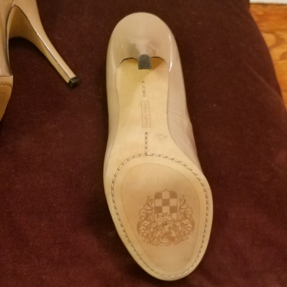 Vince Camuto round toe Elanie patent leath… - Picture 3 of 10